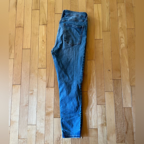 Old Navy Rockstar Skinny Jeans - Picture 4 of 6